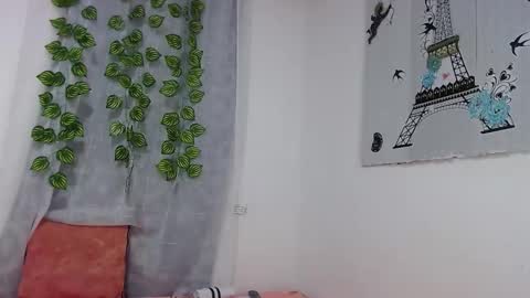 Snapshot of curiuscouplehot chatting on 09-16-25, 09:54 Pablo and emma online show from 09-16-25, 09:54