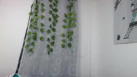 Snapshot of curiuscouplehot chatting on 09-20-25, 10:16 Pablo and emma online show from 09-20-25, 10:16