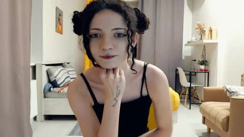 Snapshot of curlixiee chatting on 06-03-26, 11:10 Kira online show from 06-03-26, 11:10