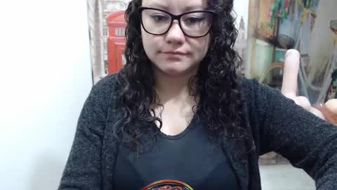 Vannesa online show from 10-20-25, 06:52