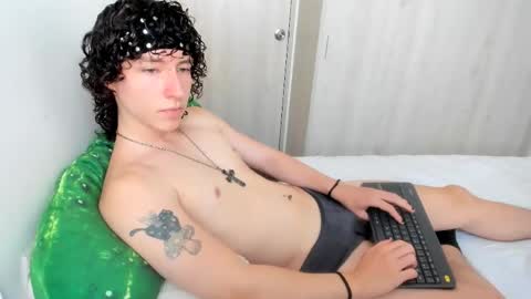 Snapshot of curlyytwink chatting on 05-15-26, 02:57 Noah online show from 05-15-26, 02:57
