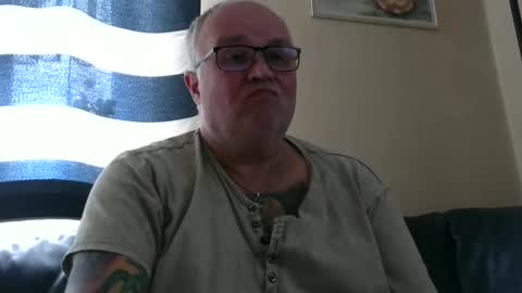 Snapshot of curtus14 chatting on 10-24-25, 11:39 curtus14 online show from 10-24-25, 11:39