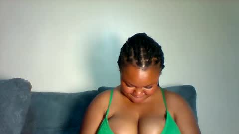 curvy_babe1 online show from 04-22-26, 07:37
