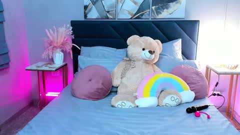 Snapshot of curvy_dynamite chatting on 10-11-25, 01:16 Sammy online show from 10-11-25, 01:16