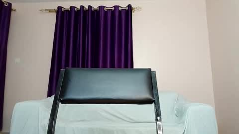 Essie online show from 09-09-25, 05:56