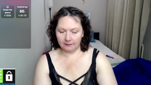 curvy_girlz online show from 10-18-25, 03:46