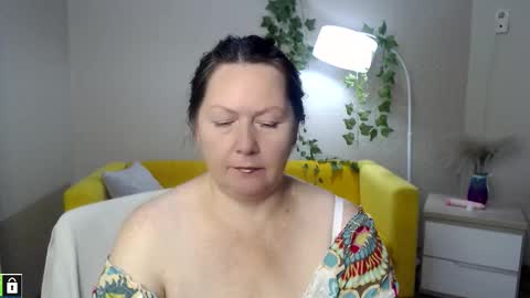 curvy_girlz online show from 11-04-25, 05:23