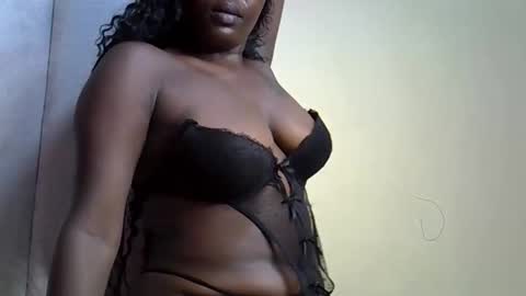 curvy_godess5 online show from 11-18-25, 04:06