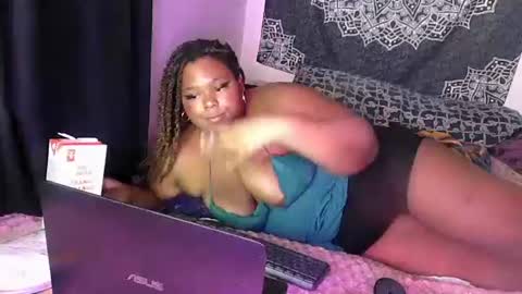 Snapshot of curvybcelinemixe chatting on 02-16-25, 05:15 Cline  online show from 02-16-25, 05:15