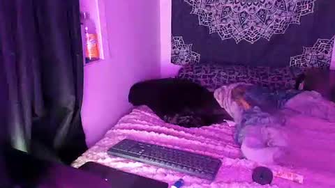 Snapshot of curvybcelinemixe chatting on 02-20-25, 06:39 Cline  online show from 02-20-25, 06:39