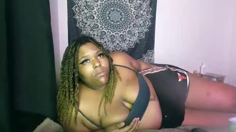 Snapshot of curvybcelinemixe chatting on 02-26-25, 02:37 Cline  online show from 02-26-25, 02:37