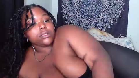 Snapshot of curvybcelinemixe chatting on 10-17-25, 03:42 Cline  online show from 10-17-25, 03:42
