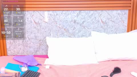 Snapshot of curvybuffgirl chatting on 02-18-26, 07:43 Michel online show from 02-18-26, 07:43