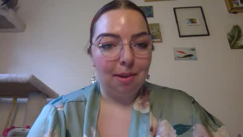 Snapshot of curvycate127 chatting on 11-20-25, 07:57 Cate online show from 11-20-25, 07:57
