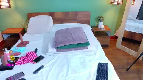 Danna online show from 12-18-25, 12:55