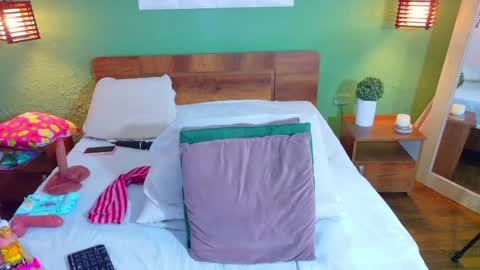 Danna online show from 04-15-26, 04:58