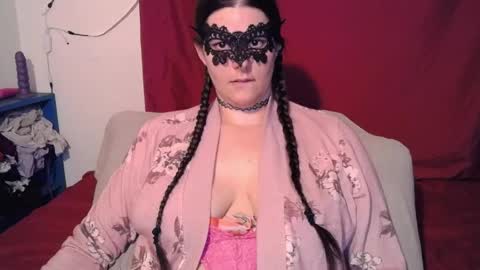 Snapshot of curvygamerceline chatting on 05-06-26, 01:47 Celine Fawe online show from 05-06-26, 01:47