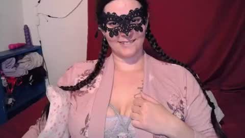 Snapshot of curvygamerceline chatting on 06-12-26, 06:18 Celine Fawe online show from 06-12-26, 06:18