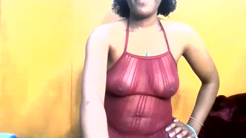 Snapshot of curvylyin chatting on 12-05-25, 01:09 curvylyin online show from 12-05-25, 01:09