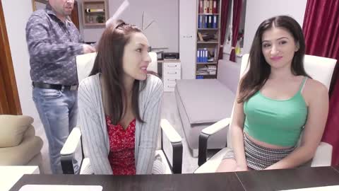 Snapshot of cute00kiara chatting on 12-12-24, 08:57 and follow twittercute00kiara2 online show from 12-12-24, 08:57