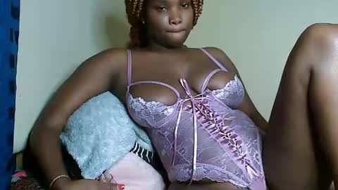 Snapshot of cute_beb2 chatting on 01-28-25, 11:38 V EE online show from 01-28-25, 11:38