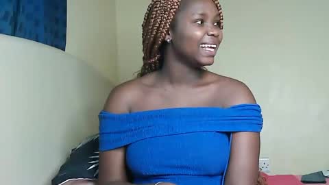 Snapshot of cute_beb2 chatting on 01-29-25, 12:13 V EE online show from 01-29-25, 12:13