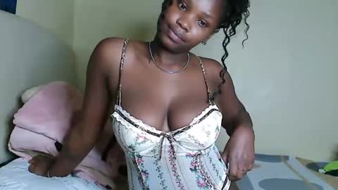 Snapshot of cute_beb2 chatting on 03-02-25, 08:05 V EE online show from 03-02-25, 08:05