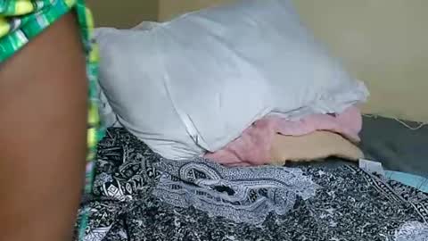 Snapshot of cute_beb2 chatting on 03-05-25, 01:06 V EE online show from 03-05-25, 01:06