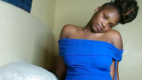 Snapshot of cute_beb2 chatting on 03-09-25, 02:43 V EE online show from 03-09-25, 02:43