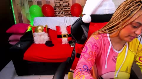    Independent Model online show from 12-24-24, 03:05