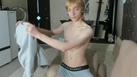 Snapshot of cute_grecha chatting on 04-28-26, 05:56 Grisha online show from 04-28-26, 05:56