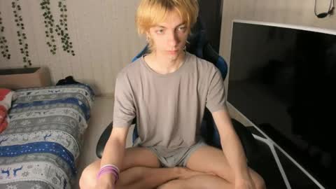 Snapshot of cute_grecha chatting on 05-24-26, 08:03 Grisha online show from 05-24-26, 08:03