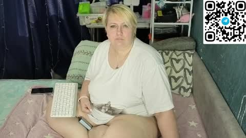 Snapshot of cute_hanna_bbw chatting on 04-03-26, 12:58 Hanna online show from 04-03-26, 12:58
