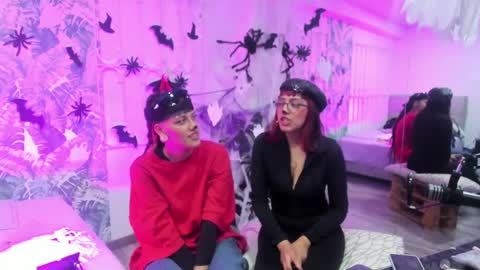 Snapshot of cute_hollywood chatting on 10-31-25, 03:46 Sofa online show from 10-31-25, 03:46