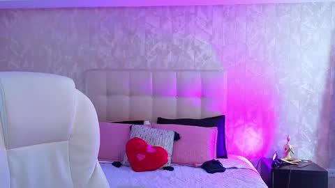 Sofa  online show from 04-20-26, 12:30