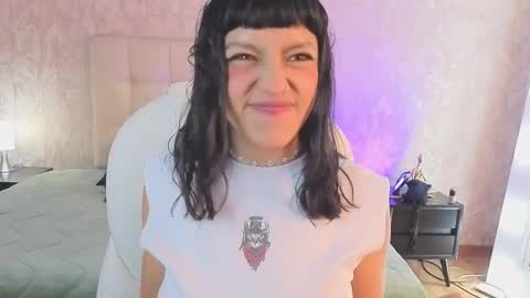 Snapshot of cute_hollywood chatting on 05-06-26, 12:21 Sofa online show from 05-06-26, 12:21