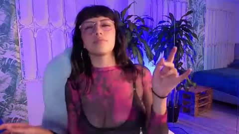 Snapshot of cute_hollywood chatting on 06-16-26, 07:27 Sofa online show from 06-16-26, 07:27