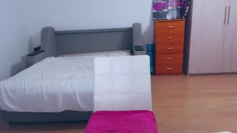 cute_jes online show from 01-27-25, 05:26