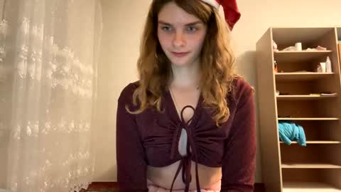 Snapshot of cute_kitte chatting on 12-28-24, 10:34 cute_kitte online show from 12-28-24, 10:34