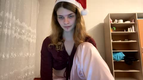Snapshot of cute_kitte chatting on 01-04-25, 06:51 cute_kitte online show from 01-04-25, 06:51