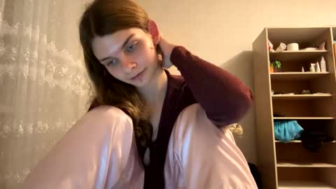 Snapshot of cute_kitte chatting on 01-05-25, 01:03 cute_kitte online show from 01-05-25, 01:03