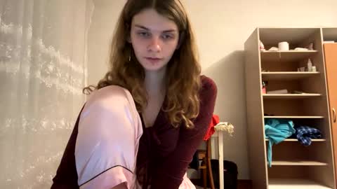 Snapshot of cute_kitte chatting on 01-12-25, 04:00 cute_kitte online show from 01-12-25, 04:00