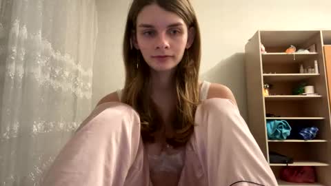 Snapshot of cute_kitte chatting on 02-11-25, 08:10 cute_kitte online show from 02-11-25, 08:10