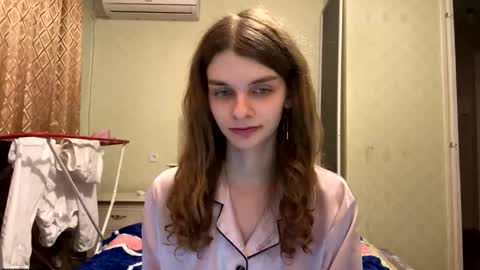 Snapshot of cute_kitte chatting on 09-26-25, 04:33 cute_kitte online show from 09-26-25, 04:33