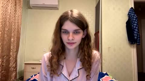 Snapshot of cute_kitte chatting on 09-27-25, 04:12 cute_kitte online show from 09-27-25, 04:12