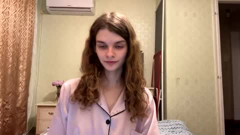 Snapshot of cute_kitte chatting on 10-19-25, 05:57 cute_kitte online show from 10-19-25, 05:57