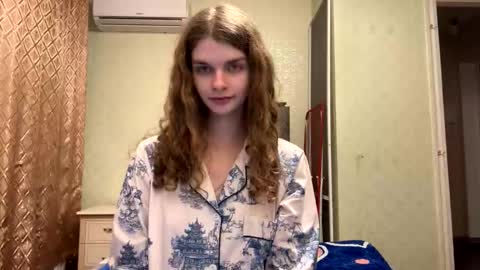 Snapshot of cute_kitte chatting on 11-18-25, 10:03 cute_kitte online show from 11-18-25, 10:03