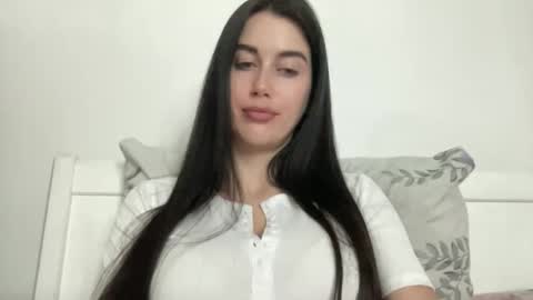 cute_kriss94 online show from 05-05-26, 07:55