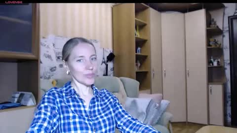 cute_lion_ online show from 11-14-25, 11:24