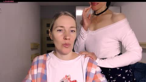 cute_lion_ online show from 12-22-25, 05:10